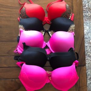 32C (4) Victoria’s Secret Very Sexy Push-up Bras, and (1) Dream Angels Push-up